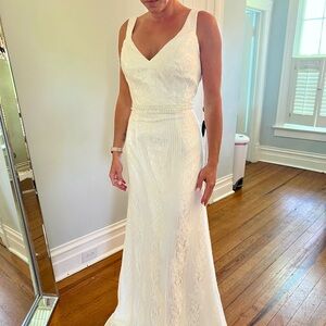 Boho Lace Sleeveless V-Neck Wedding Gown.  New w tags!